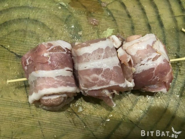 Шашлик на сковороді з курки на шпажках