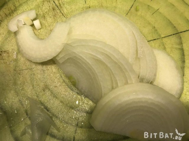 Шашлик на сковороді з курки на шпажках