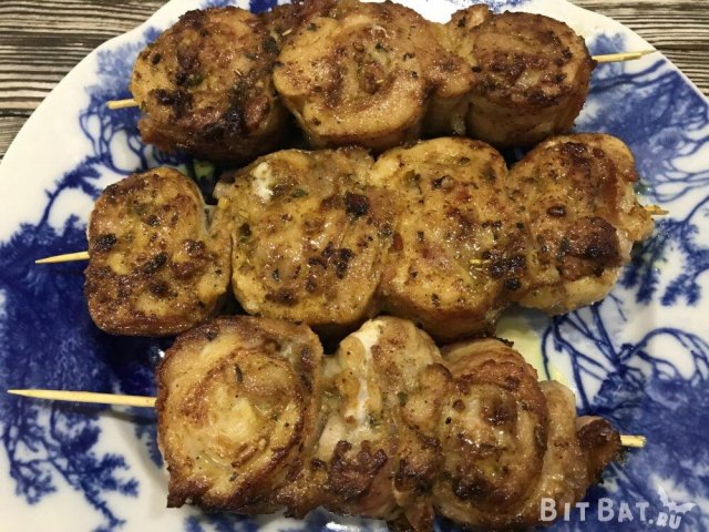 Шашлик на сковороді з курки на шпажках