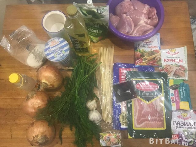 Шашлик на сковороді з курки на шпажках