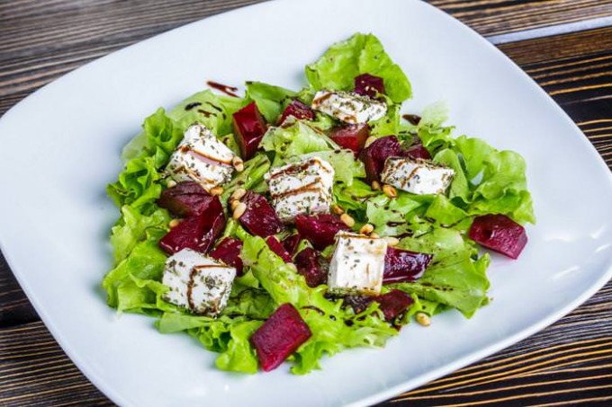 Швидкий салат з бринзою — готуємо вдома