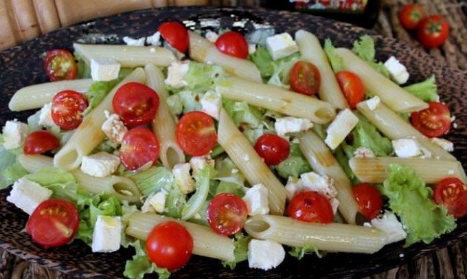 Швидкий салат з бринзою — готуємо вдома