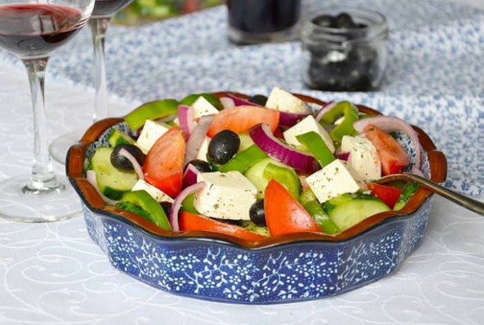 Швидкий салат з бринзою — готуємо вдома