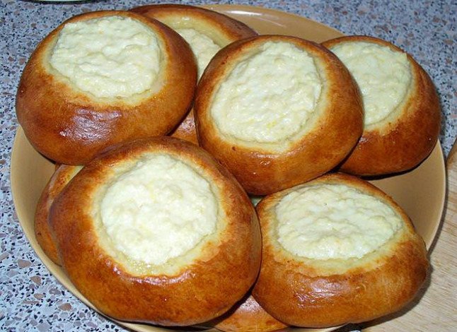 Сирна ватрушка: 5 смачних варіантів страви