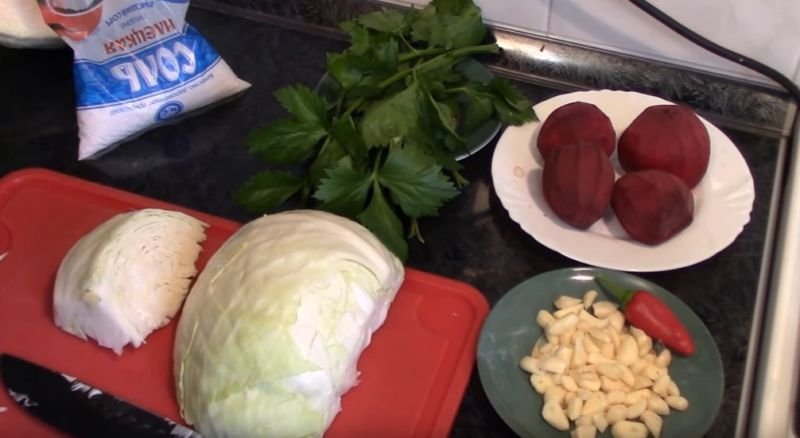 Капуста з буряком