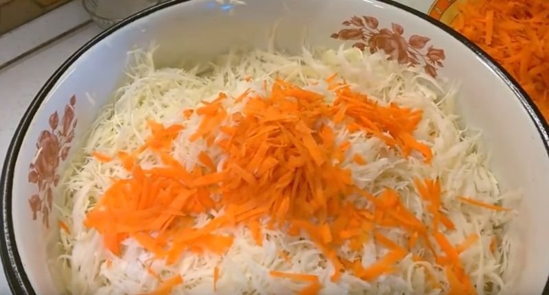 Простий рецепт капусти в каструлі