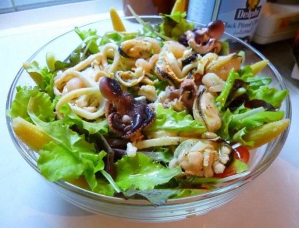 Смачні салати на день народження — готуємо вдома