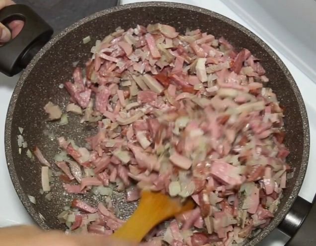 Солянка сборная мясная классическая: Пошаговый рецепт приготовления