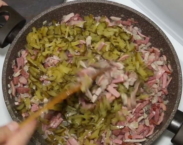 Солянка сборная мясная классическая: Пошаговый рецепт приготовления