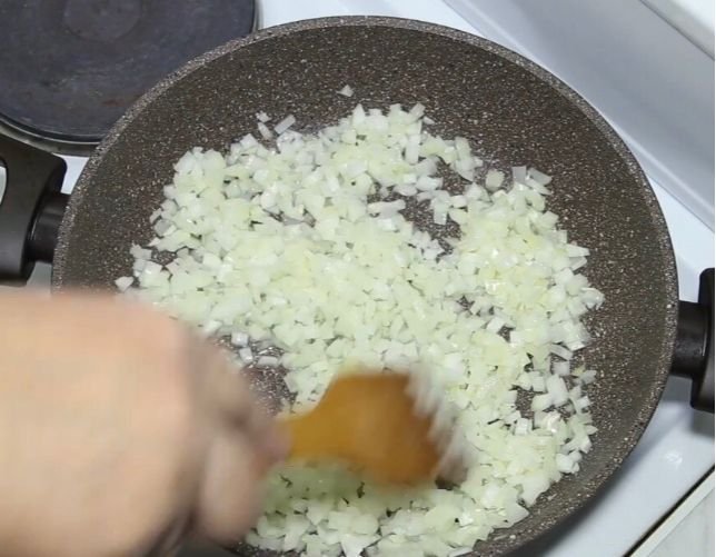 Солянка сборная мясная классическая: Пошаговый рецепт приготовления