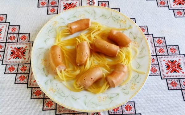 5 цікавих рецептів спагетті з сосисками: смачно та легко приготувати