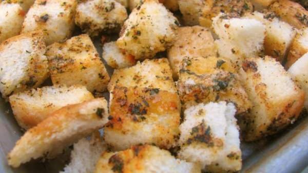 Сухарики з білого хліба в духовці – 7 смачних рецептів