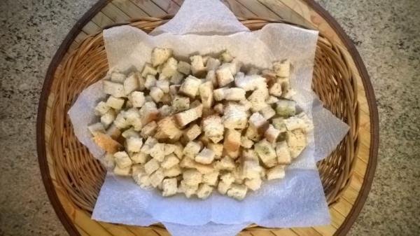 Сухарики з білого хліба в духовці – 7 смачних рецептів