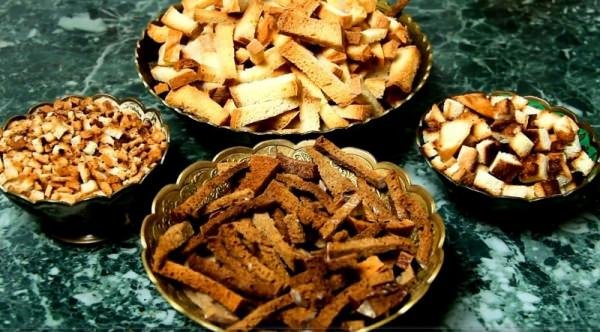 Сухарики з білого хліба в духовці – 7 смачних рецептів