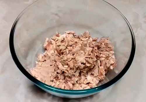 Тарталетки з куркою та грибами на закуску у духовці