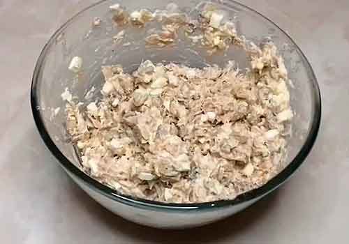 Тарталетки з куркою та грибами на закуску у духовці