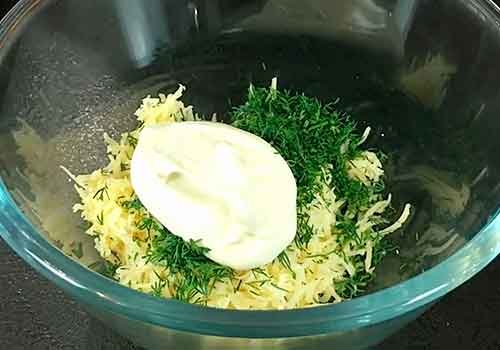 Тарталетки з куркою та грибами на закуску у духовці