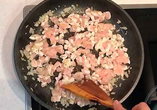 Тарталетки з куркою та грибами на закуску у духовці