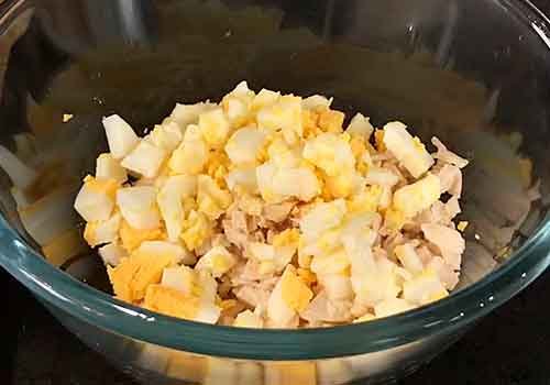 Тарталетки з куркою та грибами на закуску у духовці