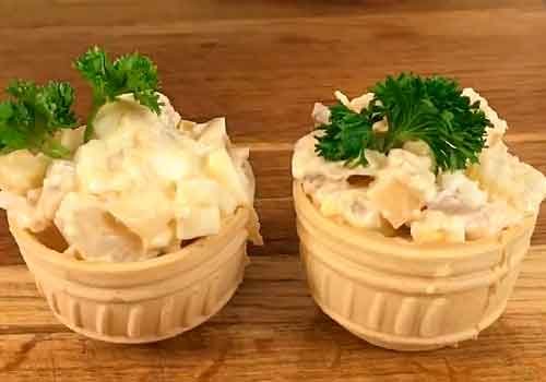 Тарталетки з куркою та грибами на закуску у духовці