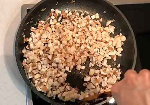 Тарталетки з куркою та грибами на закуску у духовці