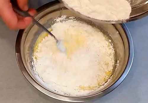 Тарталетки з куркою та грибами на закуску у духовці