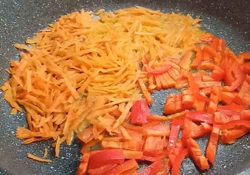 Тарталетки з куркою та грибами на закуску у духовці