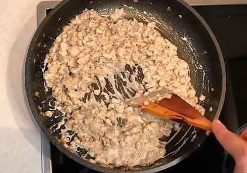 Тарталетки з куркою та грибами на закуску у духовці