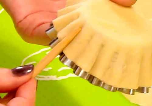 Тарталетки з куркою та грибами на закуску у духовці