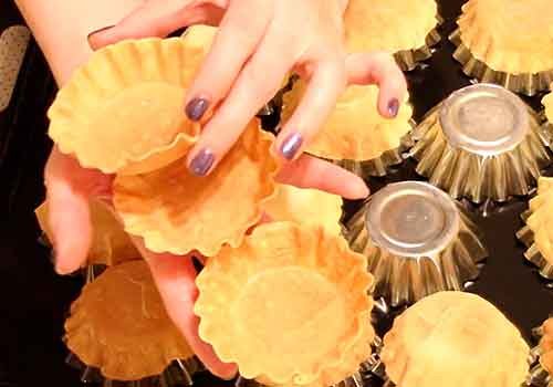 Тарталетки з куркою та грибами на закуску у духовці