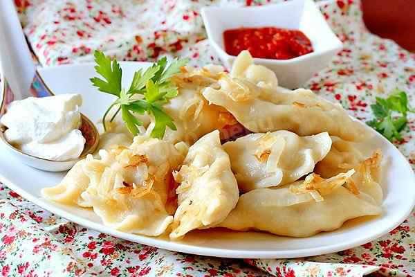Вареники з капустою: 7 неймовірних поєднань