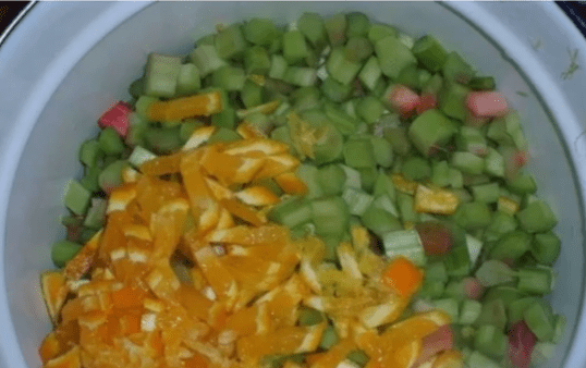 Варення з ревеню: Топ 7 найкращих рецептів