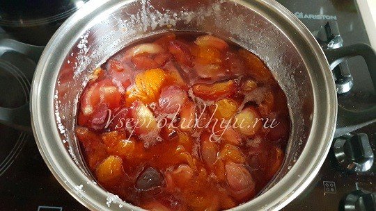 Варення з абрикосів, слив та нектарина