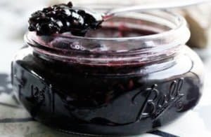 Вживання жимолості, користь і шкода для людського організму