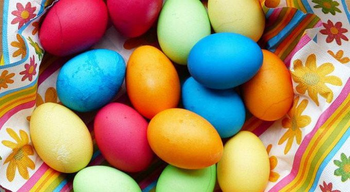 Як фарбувати яйця в цибулинні — народні способи