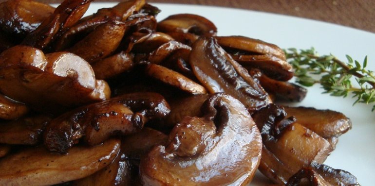 Как пожарить белые грибы: как приготовить на сковороде с луком, правильный рецепт в домашних условиях