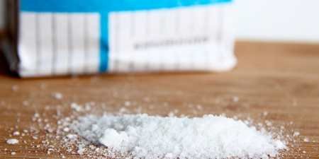 Як позбавитися від запаху в мікрохвильовці — огляд очищувальних розчинів і способів