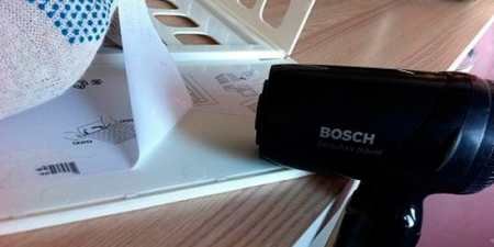 Як прибрати клей від наклейки з пластику — огляд ефективних народних способів