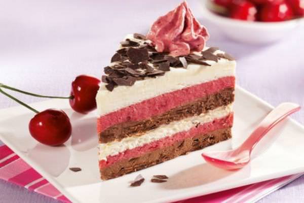 Як приготувати легкий йогуртовий торт — кращі рецепти!