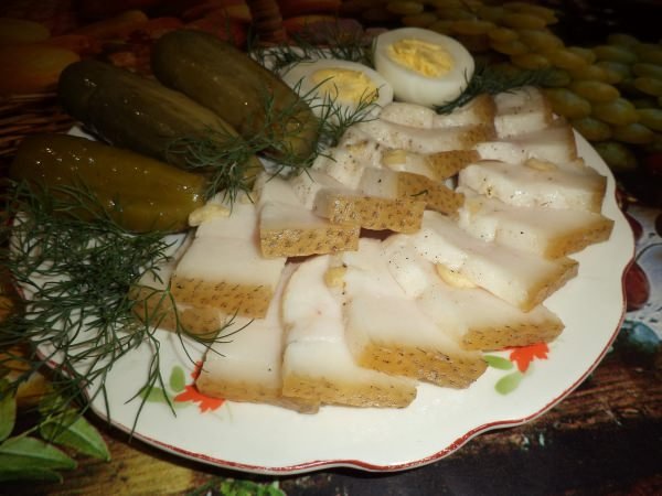 Як солити сало з часником – 7 смачних рецептів засолювання сала
