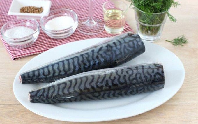 Як солити скумбрію: 5 основних рецептів