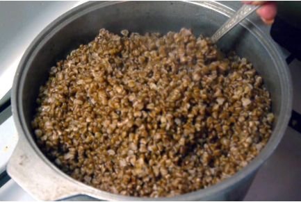 Как варить рассыпчатую гречку на воде в кастрюле: правильный пошаговый рецепт