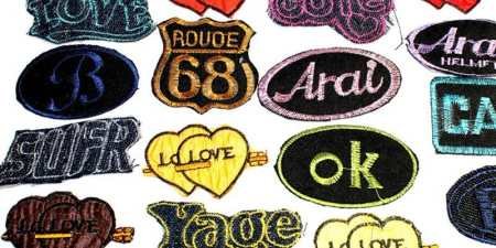 Як видалити наклейку з футболки швидко і без слідів