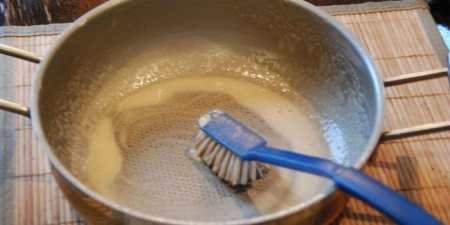 Як відмити каструлю від пригорілого варення — ефективні способи з описом і фото