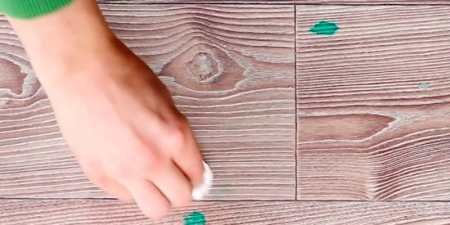 Ефективні методи видалення зеленки з лінолеуму: народні та промислові засоби