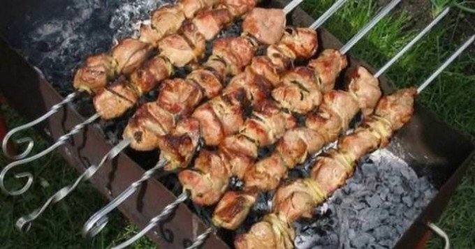 Як замаринувати мясо для шашлику — 12 кращих рецептів
