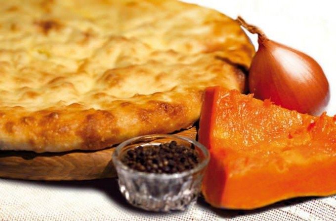 Як замісити тісто для осетинських пирогів з начинкою?