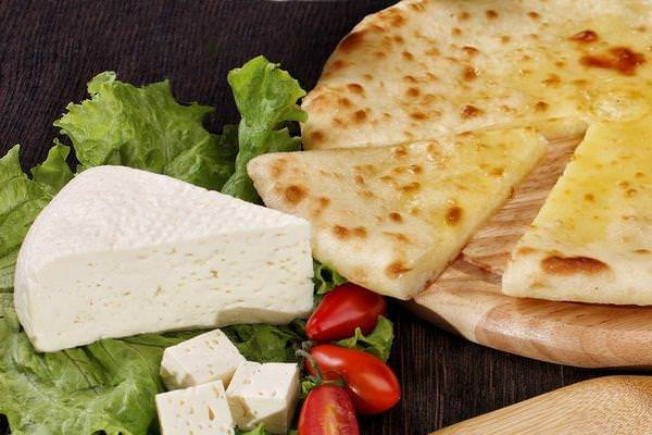 Як замісити тісто для осетинських пирогів з начинкою?