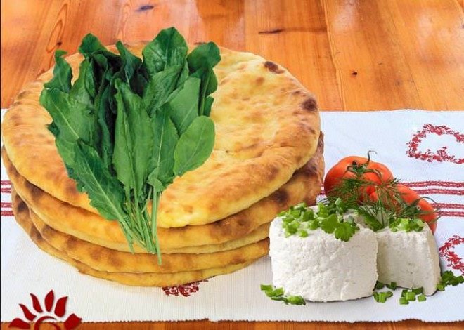 Як замісити тісто для осетинських пирогів з начинкою?