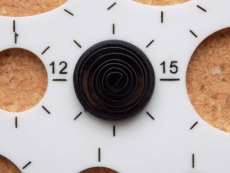 Як зробити божу корівку з паперових смужок: просто, доступно, з детальними фото